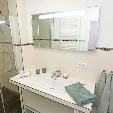 Haus Windrose Whg 01 Seehase Mit Terrasse Balkon * Thiessow